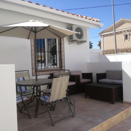 2 Bedroom Newly Renovated Bungalow Close To Bars & Restaurants Los Alcazares Ngoại thất bức ảnh