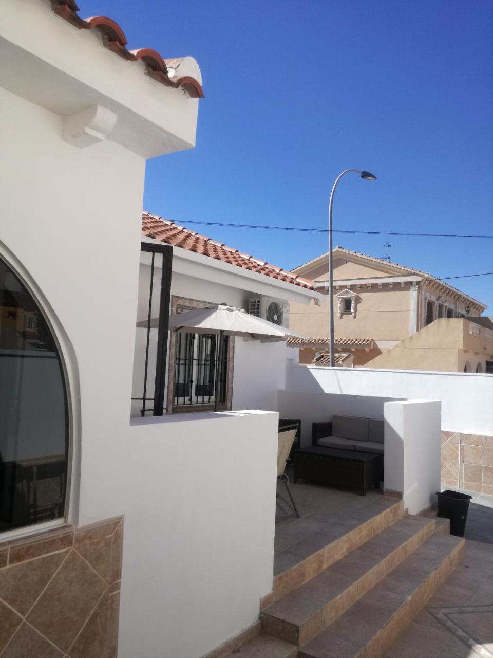 2 Bedroom Newly Renovated Bungalow Close To Bars & Restaurants Los Alcazares Ngoại thất bức ảnh